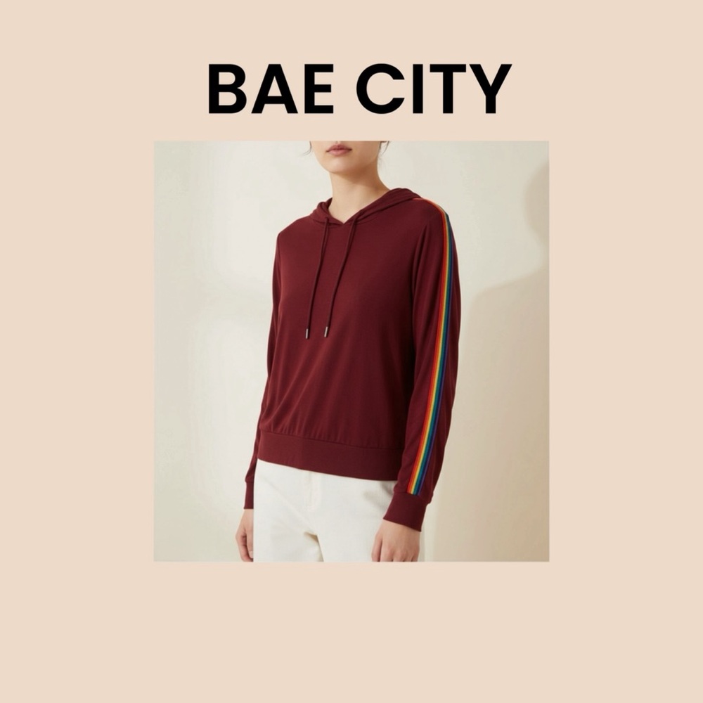 Women’s Long Sleeve Cropped Hoodie Size L/XL